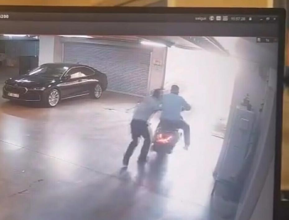 İzmir'de Çiğli Belediye Başkanı'nın Aracına Silahlı Saldırı ve Şüphelinin Yakalanması