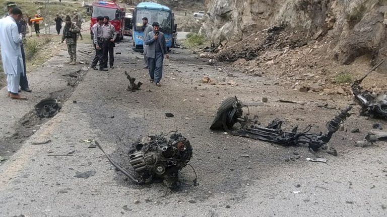 Pakistan’da Çinli mühendislere intihar saldırısı
