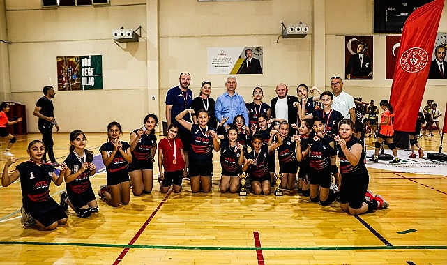 İzmir'de ilk kez Aliağa ev sahipliğinde düzenlenen Kuzey Ege Spor Oyunları'na Bergama damgasını vurdu – SPORT