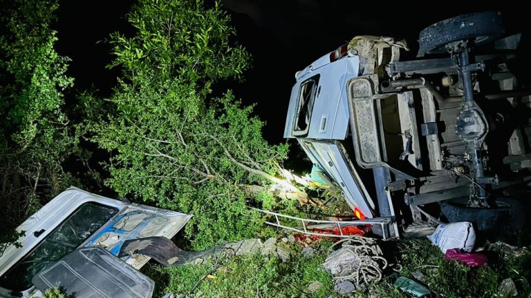 Siirt'te minibüs devrildi: 3 yaralı