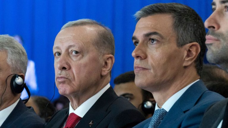 Erdoğan, Filistin'e verdiği destekten dolayı İspanya Başbakanı Sanchez'i övdü