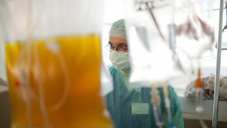 İngiltere'de devam eden E. coli salgını nedeniyle 1 kişi hayatını kaybetti