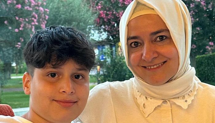 AK Parti Genel Başkan Yardımcısı Fatma Betül Sayan Kaya'nın oğlu LGS'de Türkiye birincisi oldu.