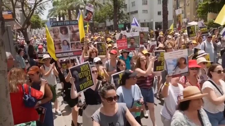 İsrailli rehinelerin anneleri Tel Aviv'de protesto düzenledi