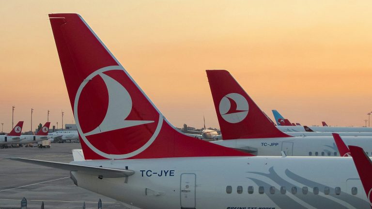 Rus hava sahasındaki kısıtlamalar uçuşları nasıl daha uzun ve daha pahalı hale getiriyor?