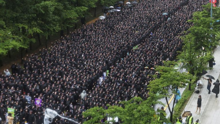 Samsung çalışanları “süresiz” greve gitme kararı aldı.