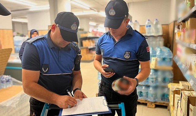 Saray Belediyesi Zabıta Müdürlüğü'ne bağlı ekipler, ilçe genelindeki zincir marketlerde etiket, raf ve kasalarda fiyat farkı incelemesi yaptı – GÜNDEM