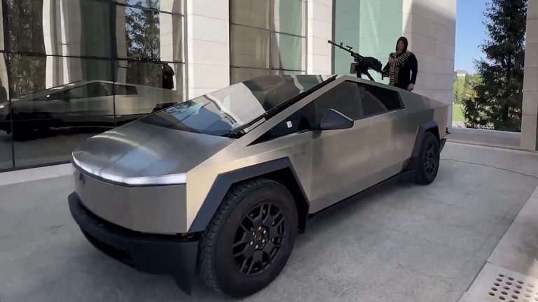 Kadırov, Cybertruck'a “Elon Musk'tan hediye” bir tüfek entegre etti: Ukrayna'nın işgali sırasında kullanılacak
