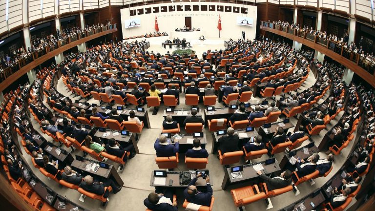 CHP'lilerin Erdoğan'ı ayakta alkışladığını anlatan Özel: “Normalleşmede yanlış bir şey yok”