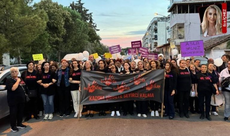 CHP İzmir İl Kadın Kolları'nın “Kırık Saçlar Özgürlük Yürüyüşü” eylemi devam ediyor – Son Dakika Siyaset Haberleri