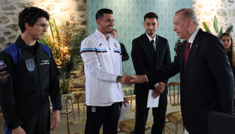 Cumhurbaşkanı Erdoğan sporcularla buluştu – Son Dakika Türkiye Haberleri