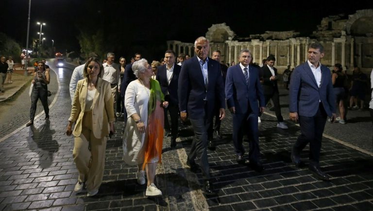 Bakan Ersoy: Antalya’ya gelen ziyaretçi sayısı 11,7 milyona ulaştı – Son Dakika Ekonomi Haberleri