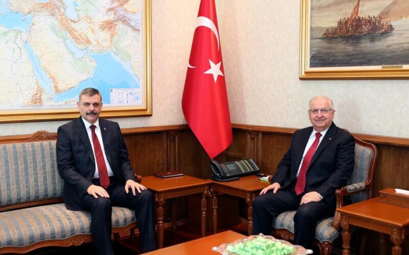 Ankara'da önemli görüşme. İçişleri Bakanı Çiftçi, Milli Savunma Bakanı Güler'i ziyaret etti