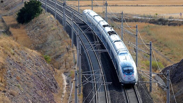 İzmir-Ankara Yüksek Hızlı Tren Projesi ile Seyahat Süresi 3,5 Saate Düşecek